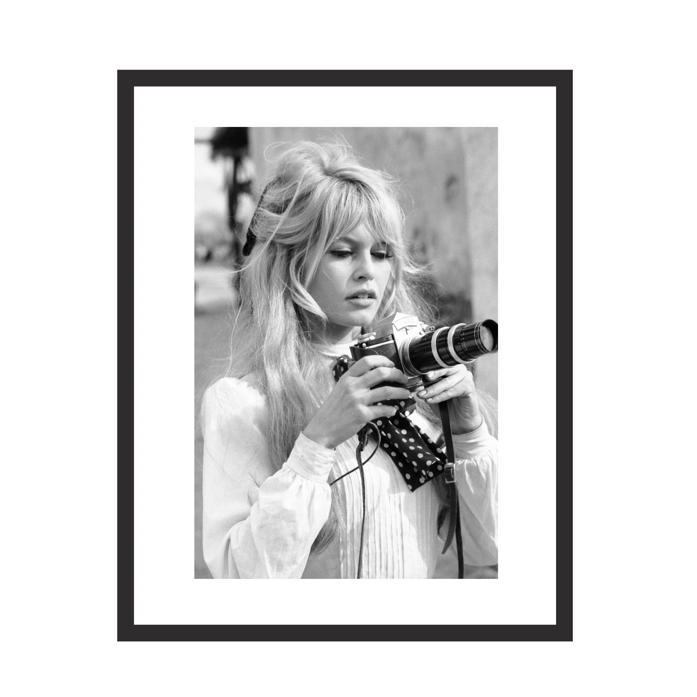 Brigitte Bardot Filming of Viva Maria (1965) - Uramljena slika - Više ramova
