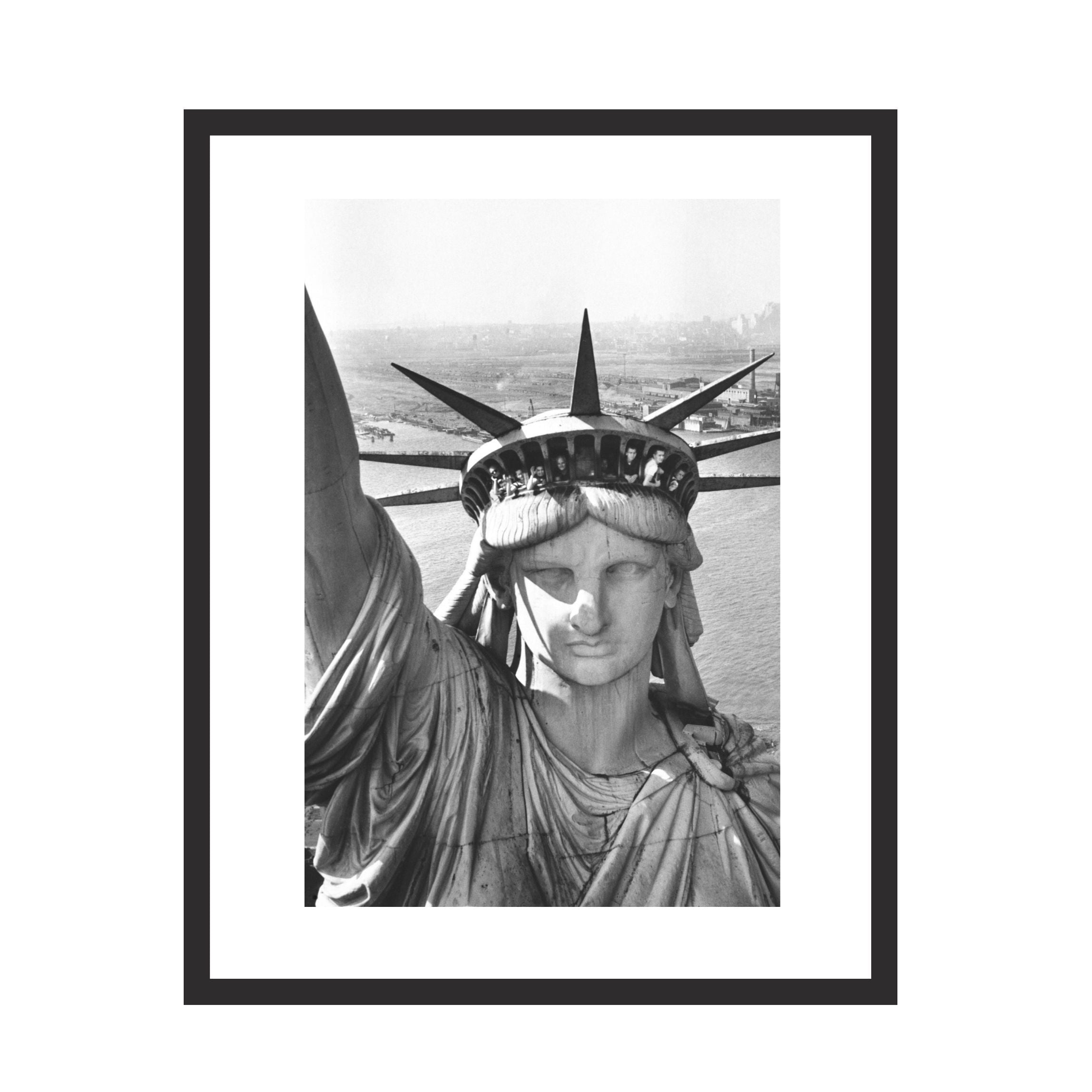 Liberty’s Crown (1952) - Uramljena slika - Više ramova