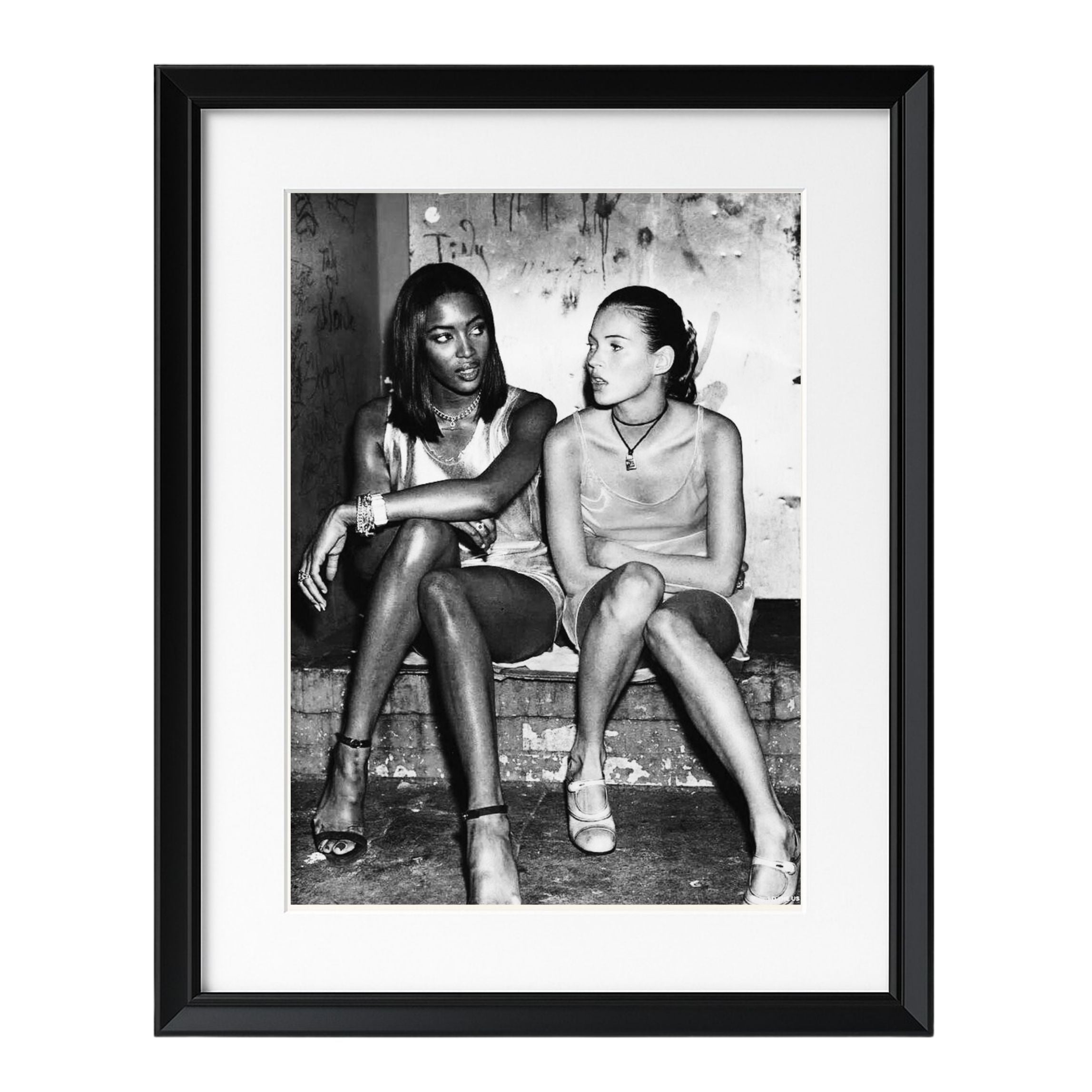 Naomi & Kate: 1990s Friendship - Uramljena slika - Više ramova