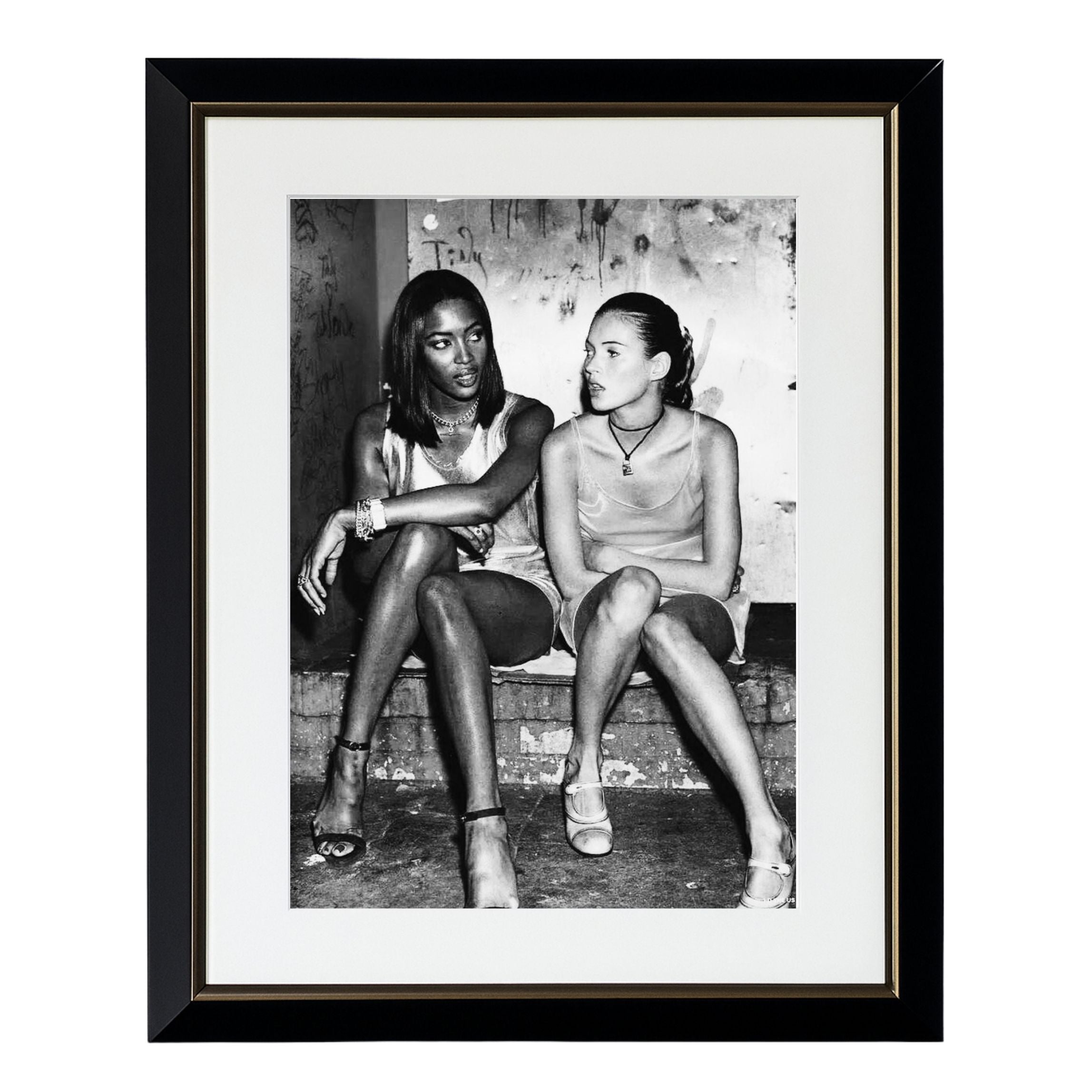 Naomi & Kate: 1990s Friendship - Uramljena slika - Više ramova
