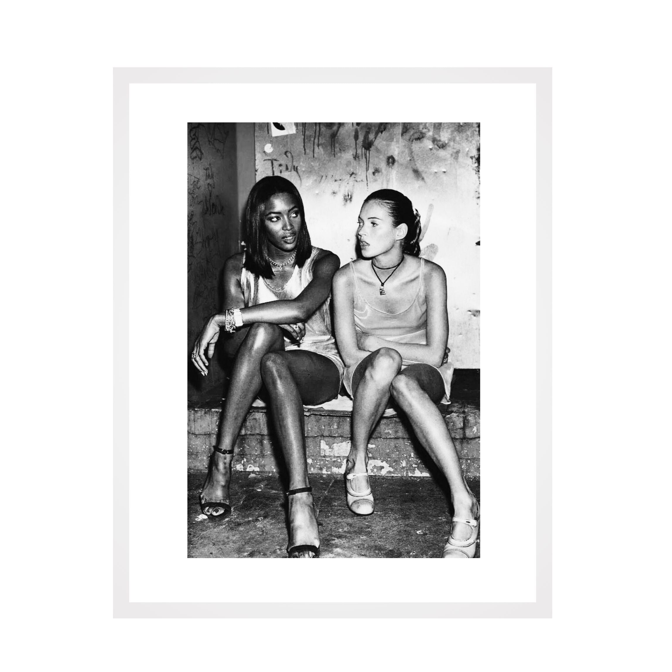 Naomi & Kate: 1990s Friendship - Uramljena slika - Više ramova