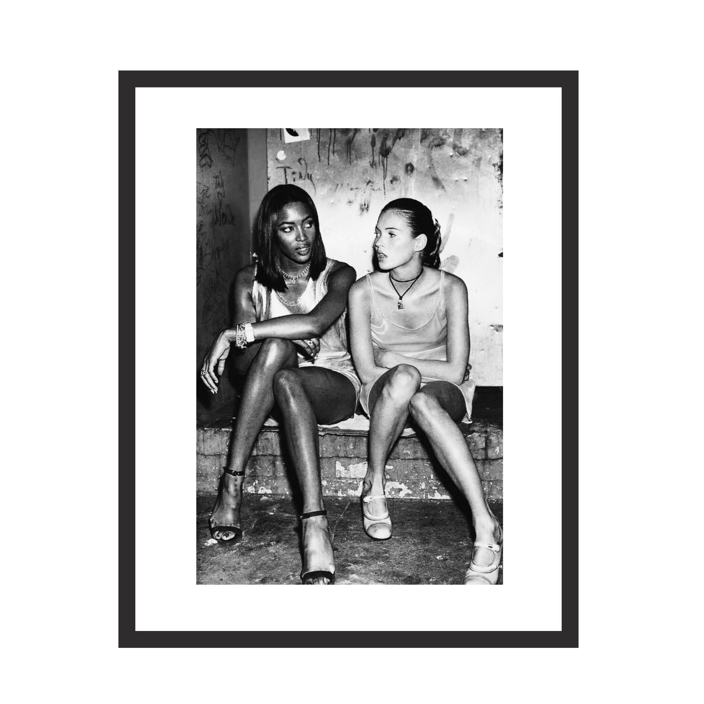 Naomi & Kate: 1990s Friendship - Uramljena slika - Više ramova
